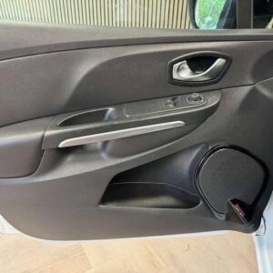 Renault Clio 0.9 – Image 5